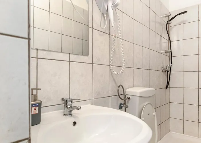Beautiful 2br With Wifi In A Prime Location *