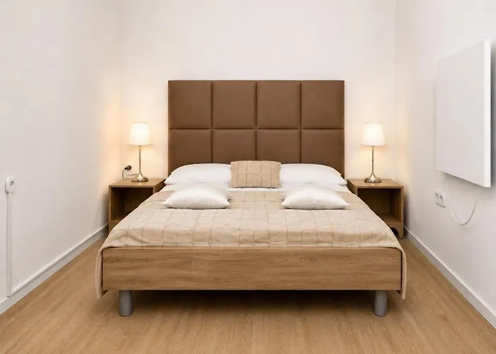 Beautiful 2br With Wifi In A Prime Location شقة *