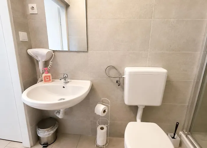 Beautiful 2br With Wifi In A Prime Location *